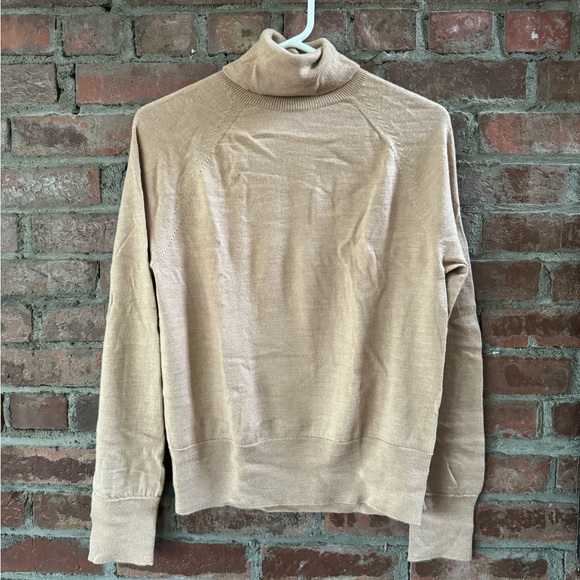 Banana Republic Seamless Merino Turtleneck Sweater Wool Size L Camel - Picture 2 of 4